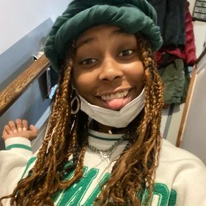 Meet your Posher, Jelisa